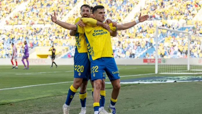 La UD Las Palmas gana por la mínima al Real Sporting