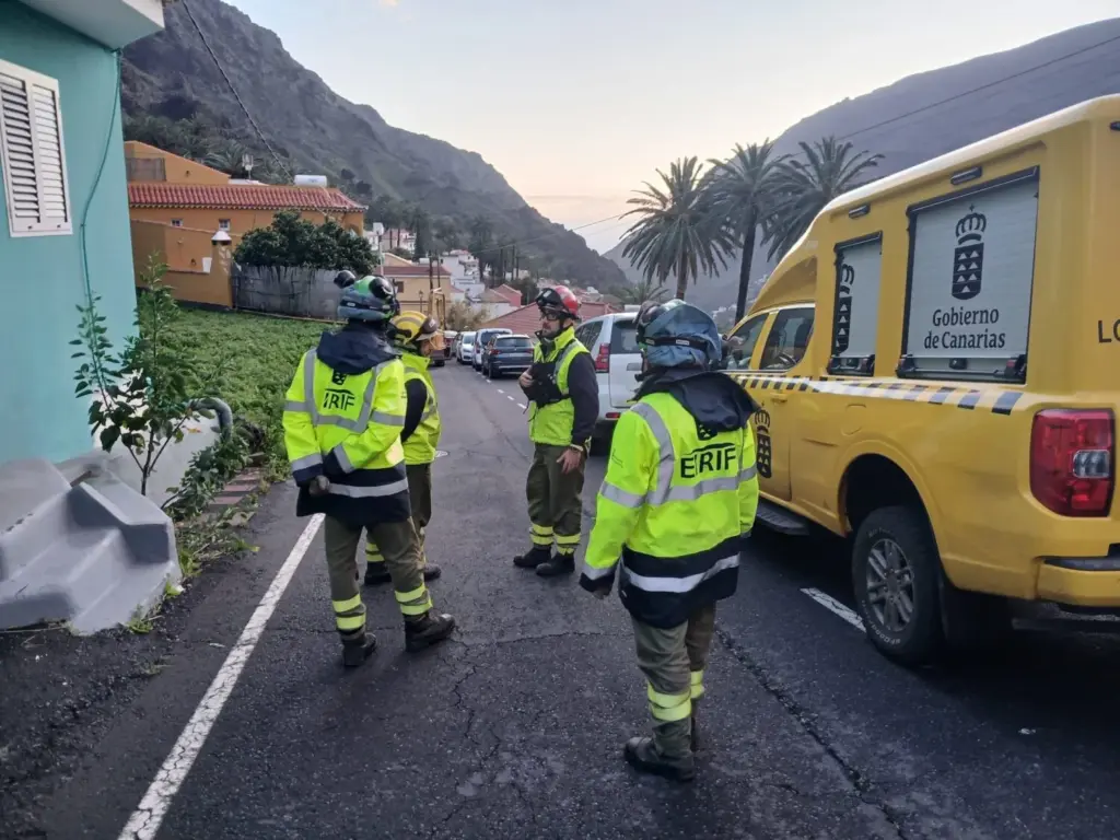 Trabajos en Valle Gran Rey tras las intensas lluvias del miércoles. Imagen Ayuntamiento de Valle Gran Rey