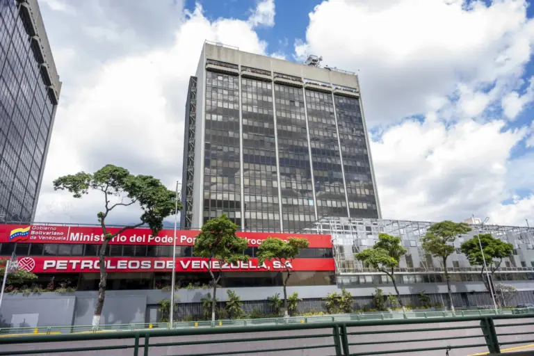 EEUU autoriza a las empresas estadounidenses realizar negocios con el sector petrolero de Venezuela