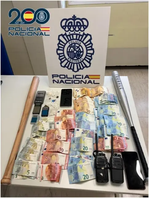 Detenidas 13 personas por traficar con droga y extorsionar a consumidores vulnerables para cometer delitos