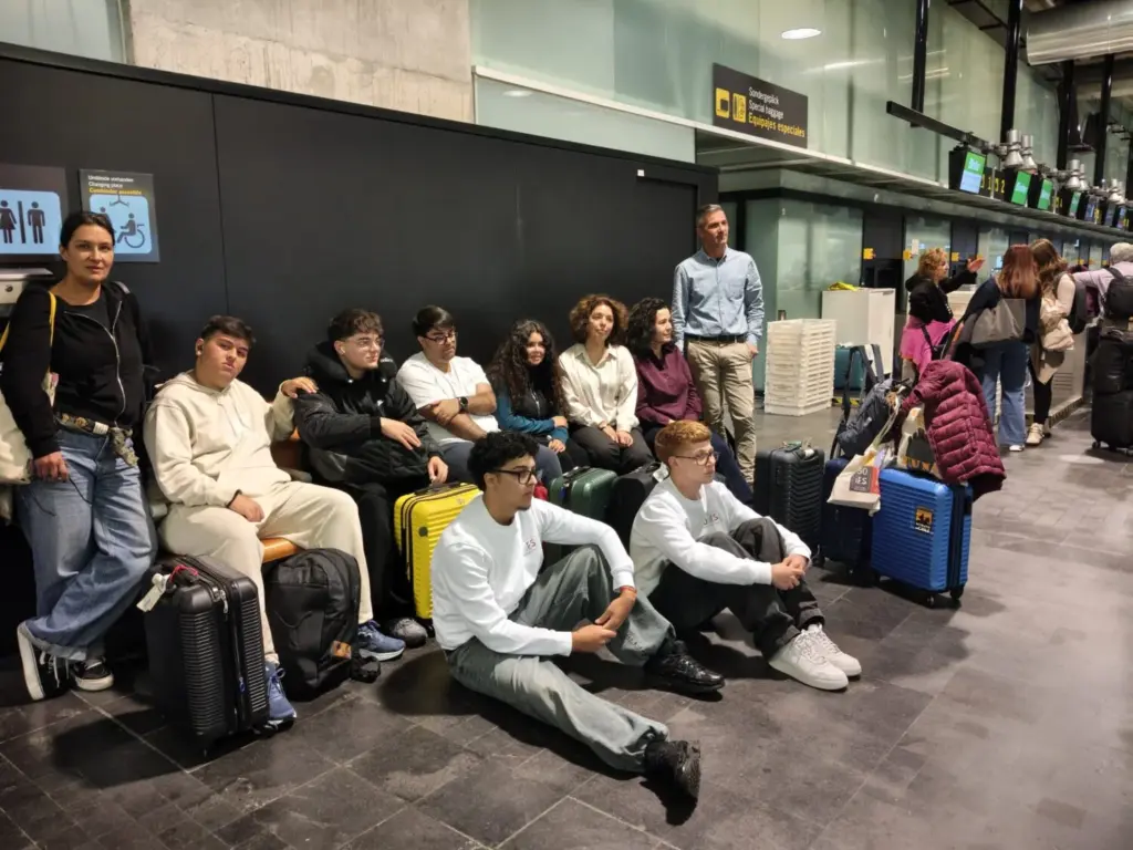 Un grupo de alumnos del IES Pérez Pulido entre los afectados por la cancelación de vuelos