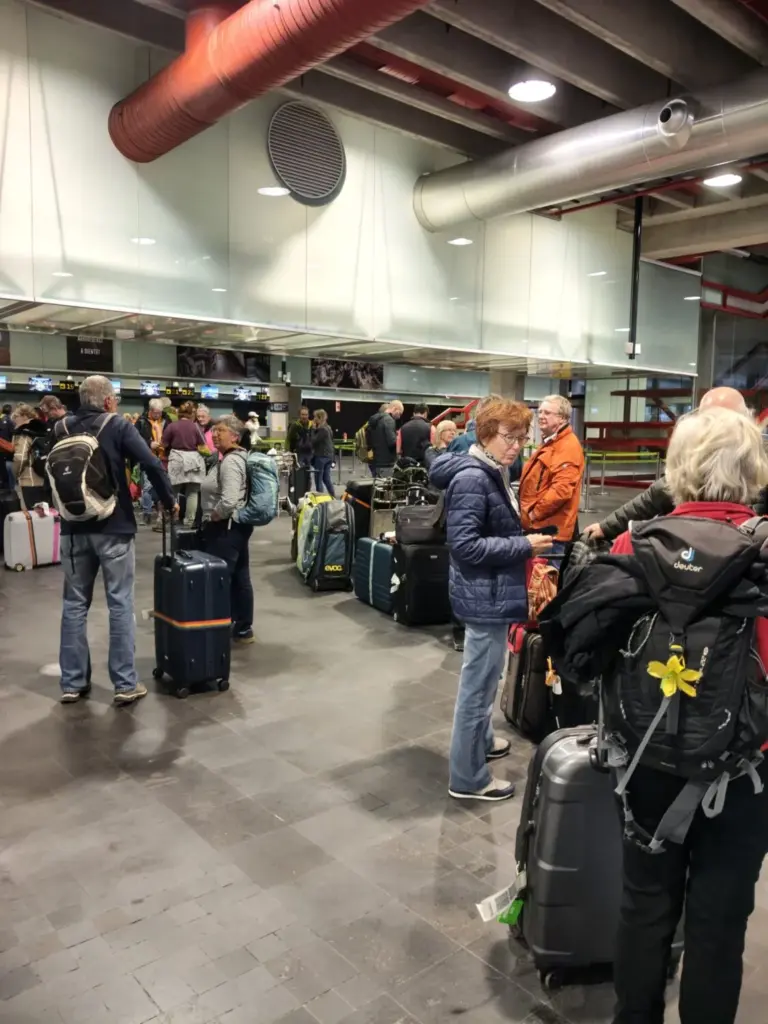 Un grupo de alumnos del IES Pérez Pulido entre los afectados por la cancelación de vuelos