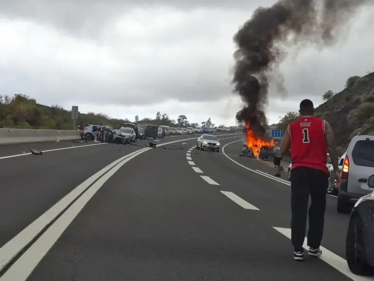 Importante accidente de tráfico en Guía de Isora, en Tenerife