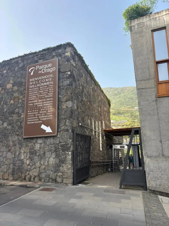 Entrada parque drago Icod