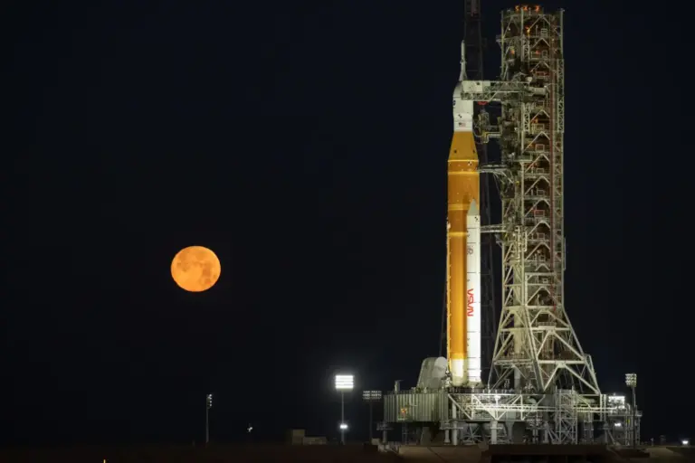 La misión Artemis II llega este lunes al lugar más alejado de la Tierra al que ha llegado la humanidad