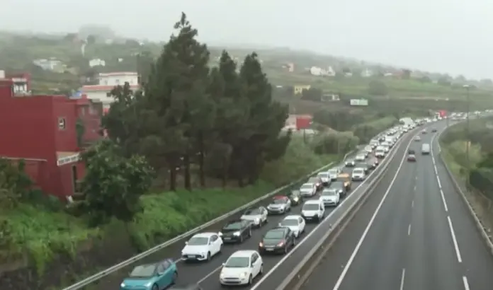 Retenciones en la TF-5 en torno a las ocho y media de la mañana como consecuencia de un accidente de tráfico y la lluvia / RTVC