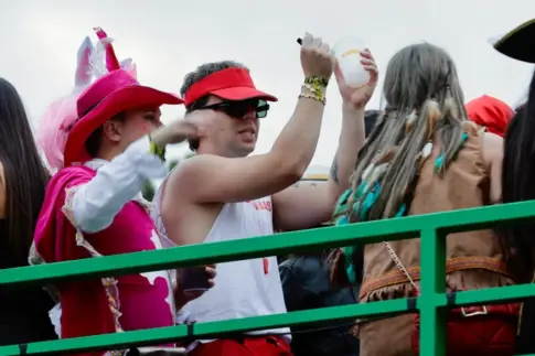 Quevedo participa sobre una carroza en la Cabalgata del Carnaval de Las Palmas de Gran Canaria