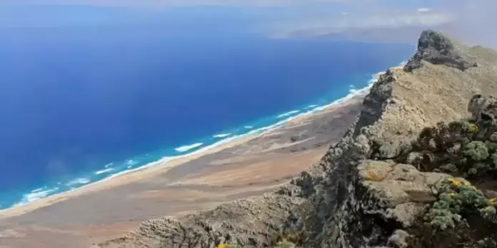 Paralizan un parque eólico en el Parque Natural de Jandía en Fuerteventura