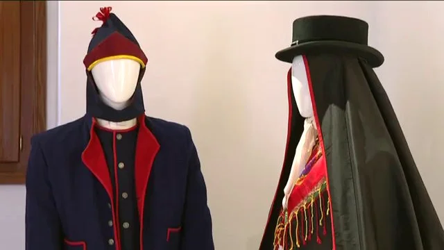 Para Soto, este taller crea un espacio de convivencia donde el aprendizaje de la costura tradicional sirve también como herramienta de dinamización