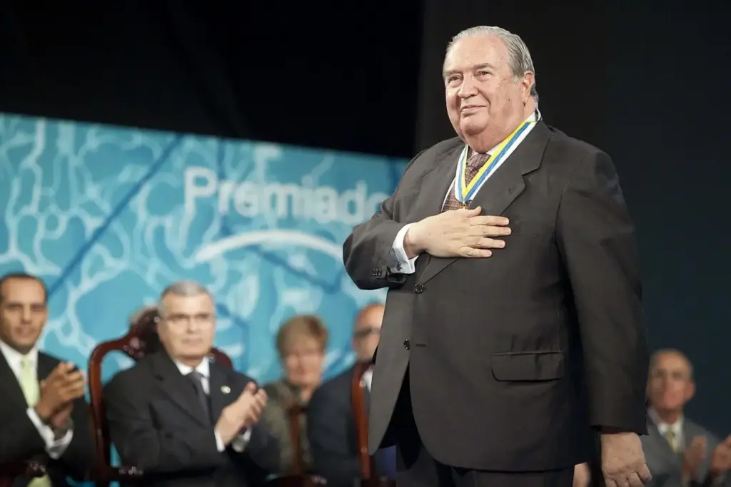 Gran Canaria rinde homenaje a Jerónimo Saavedra con un nuevo libro