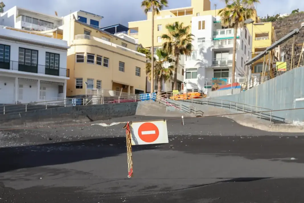 Cierran el acceso a Playa Chica en Puerto Naos