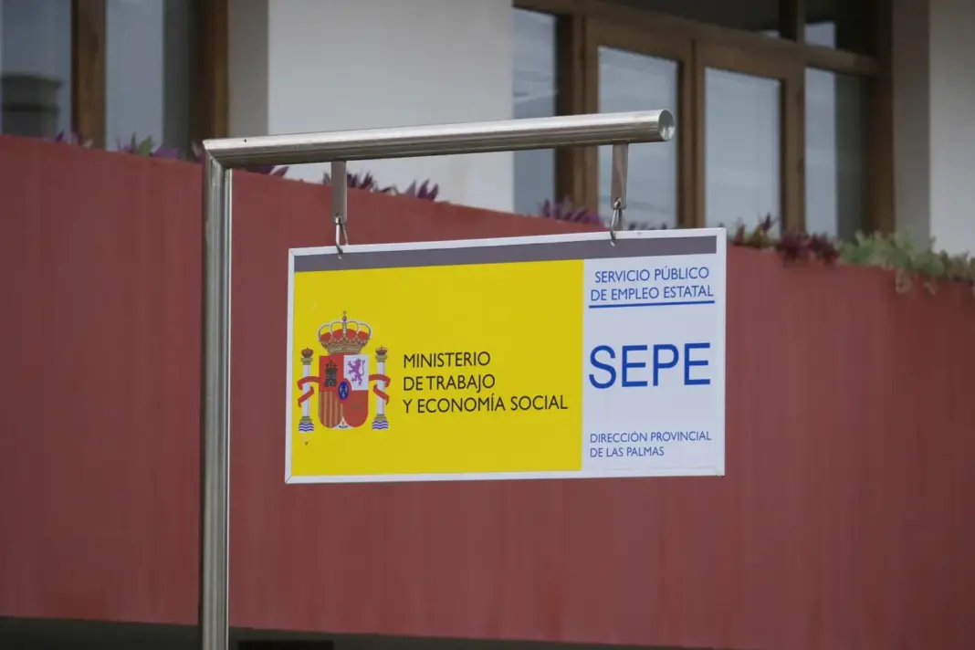 Los canarios suspenden la situación del empleo pero respaldan la subida del SMI