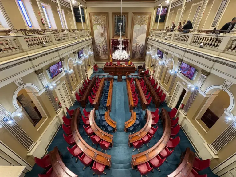 La oposición critica la gestión del Gobierno y cuestiona que la mejora económica llegue a la ciudadanía