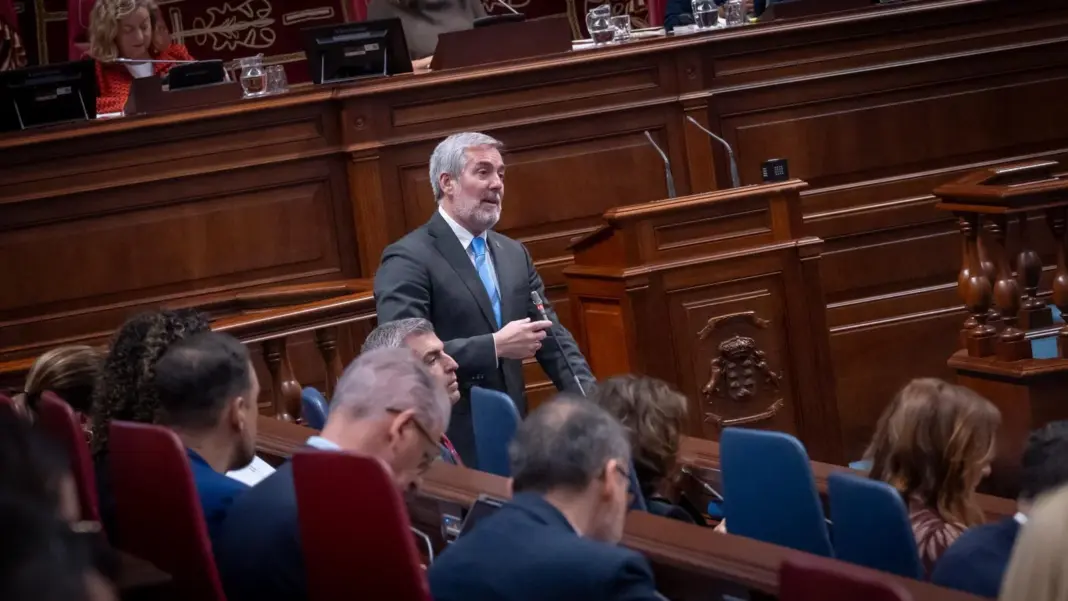 Fernando Clavijo durante una de sus intervenciones en el pleno del Parlamento de este martes