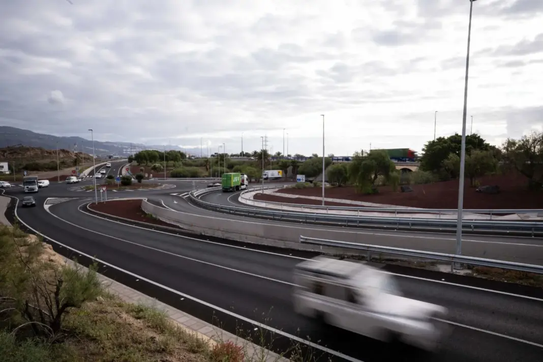 El Cabildo desbloquea el tráfico en el Polígono de Güímar con una obra clave