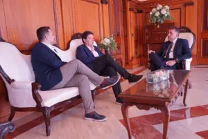 Santa Cruz estrecha lazos con la emigración mediante “El Retorno 2026”