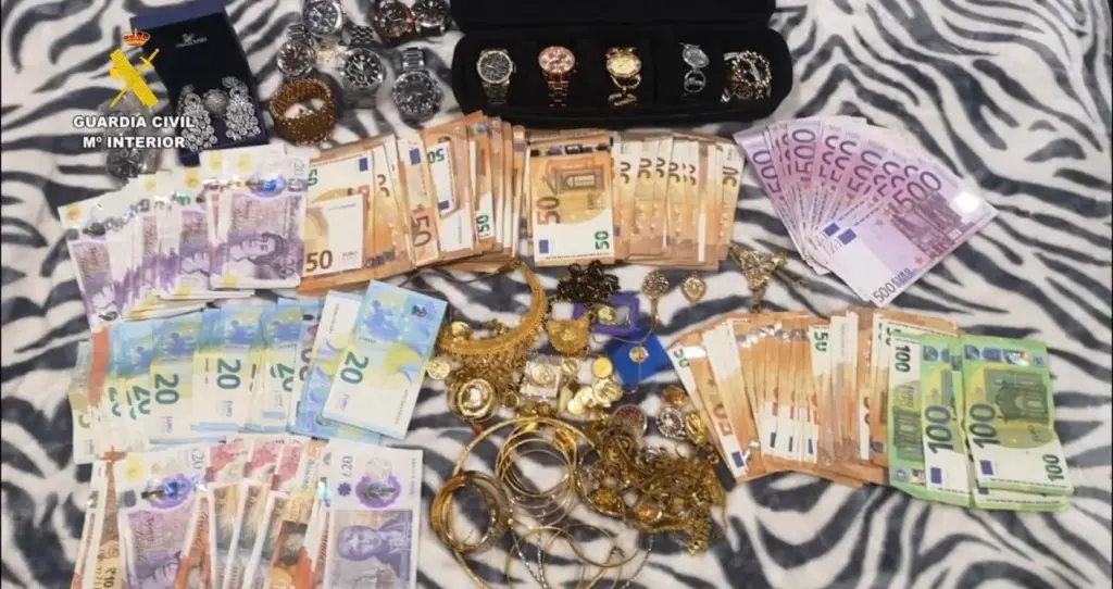 En la operación de intervinieron joyas, dinero y lingotes de oro