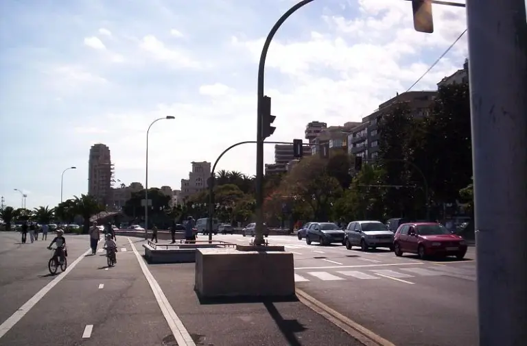Un joven de 23 años sobrevive a una parada cardíaca en plena Avenida de Anaga