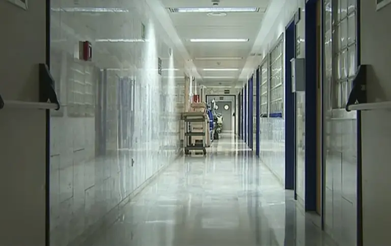 Los celadores de La Candelaria exigen más personal por la alta carga asistencial