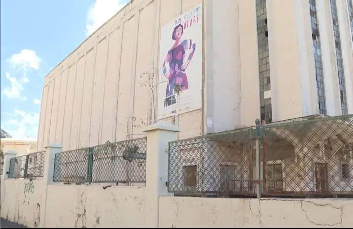 El Colegio de Arquitectos intenta salvar el último silo portuario de España