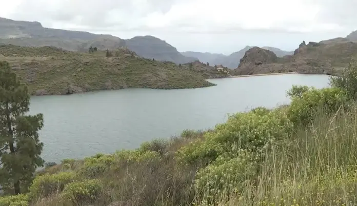 La presa de Las Niñas se llena tras las lluvias y reabre la zona de acampada