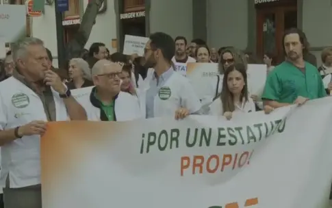 Más de 200 médicos protestan y reclaman un estatuto propio al Ministerio de Sanidad