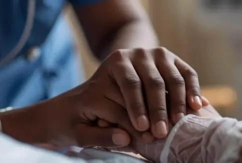 SATSE denuncia la agresión a un enfermero y alerta del primer caso con componente racista