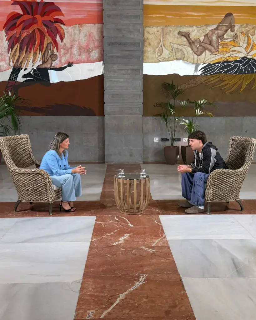 Imágenes de la entrevista al artista canario Quevedo para Televisión Canaria. Imagen RTVC