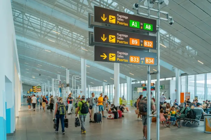Los aeropuertos canarios operan casi 2.800 vuelos por la operación retorno