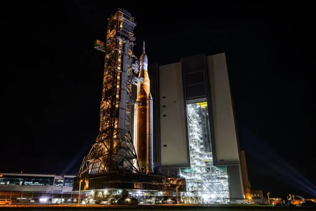 El cohete SLS, que se acercará a la Luna en la misión Artemis II- Jennifer Briggs/ZUMA Press Wire/ DPA