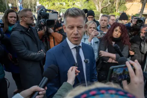 El opositor Péter Magyar arrasa en Hungría y pone fin a la era Orbán