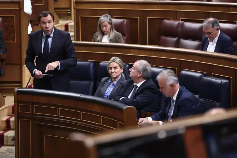 Puente y Valido confrontan sus visiones sobre la cogestión de los aeropuertos canarios