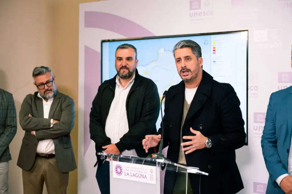 El alcalde de La Laguna, Luis Yeray Gutiérrez (c), en la presentación del mapa del ruido - AYUNTAMIENTO DE LA LAGUNA