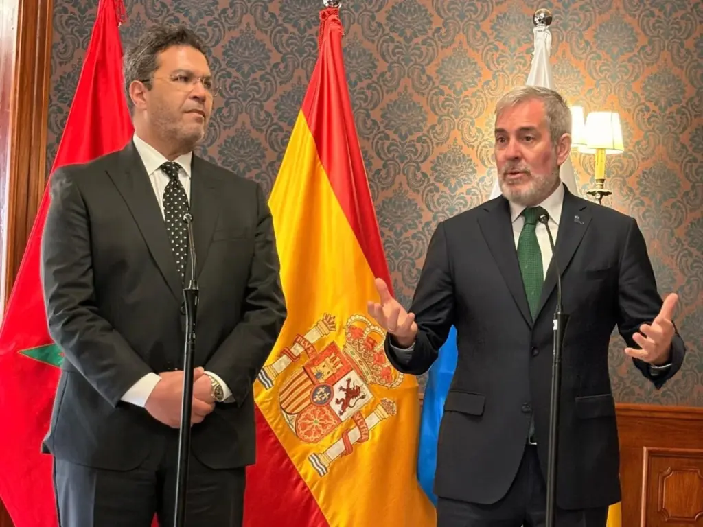 El presidente de Canarias, Fernando Clavijo, y el presidente del Consejo Regional de Souss Massa, Karim Achengli. Imagen Europa Press