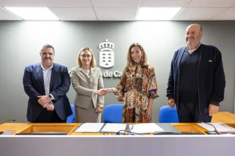 Empleo y la DGT firman un protocolo para mejorar la seguridad vial en el ámbito laboral en Canarias