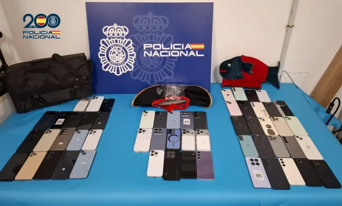 Móviles recuperados por la Policía Nacional. Imagen cedida por la Policía Nacional