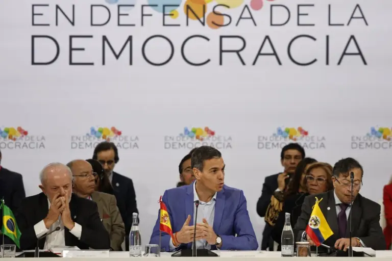 Sánchez llama a la acción a los progresistas en la IV Cumbre en Defensa de la Democracia