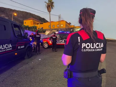 La Policía Canaria reduce a un hombre armado con un hacha en Las Palmas