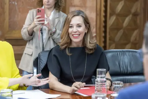 De León pedirá una reunión con Elma Saiz para hablar de la jubilación anticipada de las camareras de piso