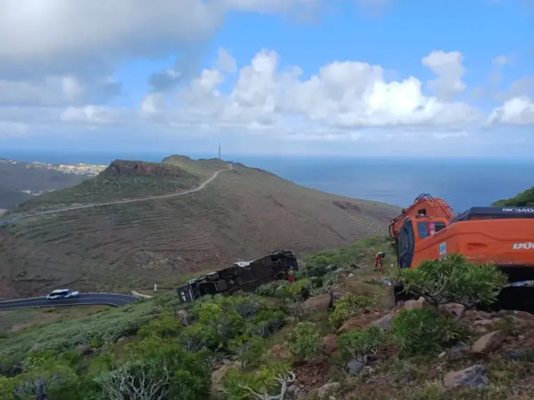 Los seis heridos ingresados tras el accidente de guagua de La Gomera se encuentran estables