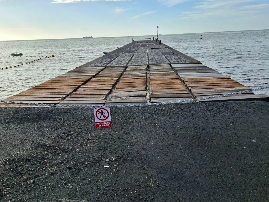 Una inspección técnica detecta daños graves en los antiguos embarcaderos de Cory y la Playa de la Alemana