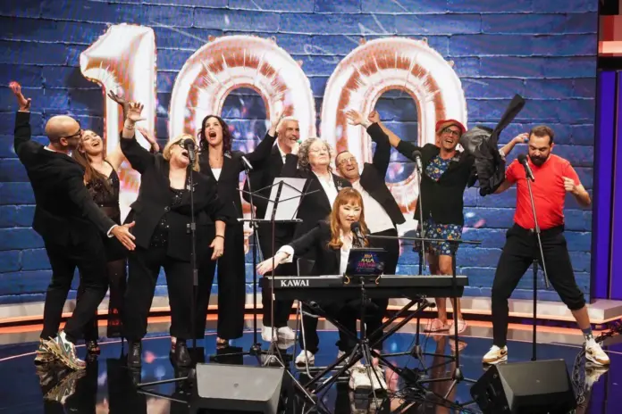 ‘Una mala noche (la tiene cualquiera)’ celebra 100 programas emitidos entre risas y multiversos junto al artista Pablo Carbonell