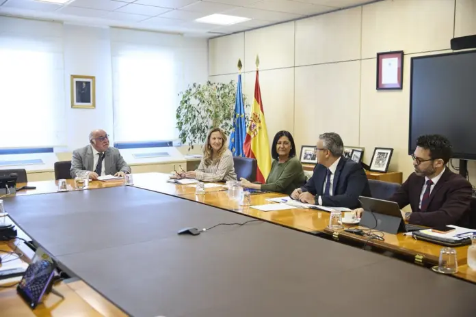 Reunión de Rosa Dávila con la DGT para hablar sobre las grúas exprés