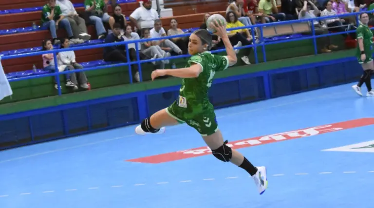 El Rocasa Gran Canaria vuelve a ganar y asegura la segunda plaza ante el BM Morvedre