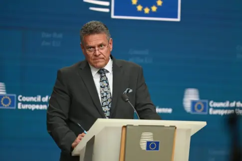 La UE y EEUU acuerdan reforzar su cooperación para reducir la dependencia