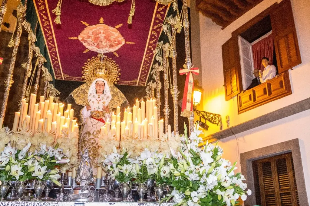 Procesión de Nuestra Señora la Esperanza Macarena en Santa Cruz de Tenerife