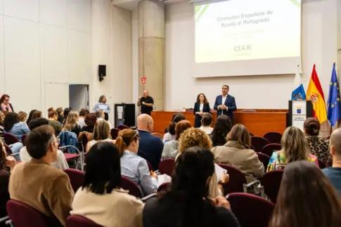 Canarias critica la falta de coordinación estatal en la regularización de migrantes