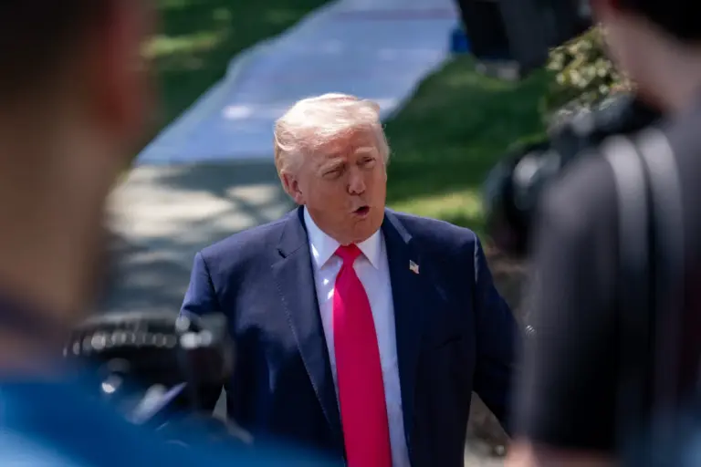 Trump pide a Merz centrarse en la guerra de Ucrania y dejar de «interferir» en sus acciones respecto a Irán