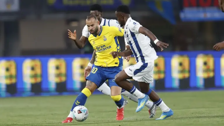 2-0 | La UD Las Palmas gana al CD Leganés gracias a los goles de Estanis y Manuel Fuster