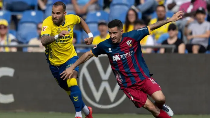 La UD Las Palmas gana tras remontar al SD Huesca